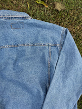 Load image into Gallery viewer, Vintage Wrangler Light Denim Jacket Size Large

