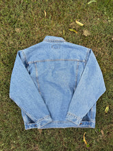 Load image into Gallery viewer, Vintage Wrangler Light Denim Jacket Size Large

